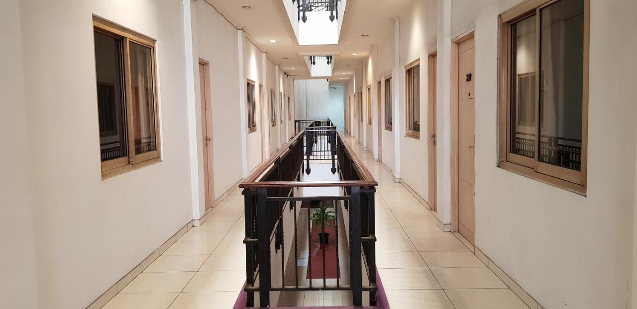 Hotel Dequr Jakarta Kota Exterior photo